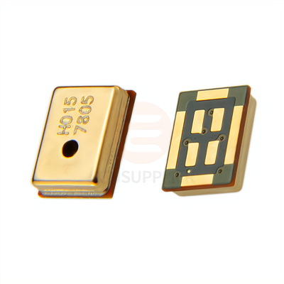 What is the signal output type of the 4737 analog silicon microphone?